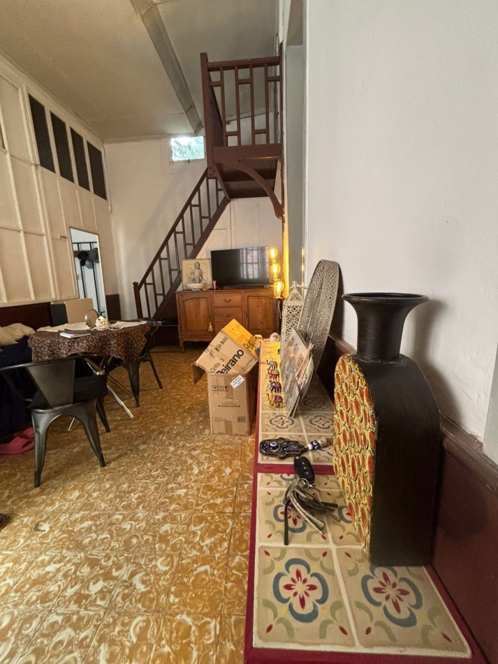 CASA EN VENTA 4 DORMITORIOS EN LA SEXTA SECCION CIUDAD DE MENDOZA.