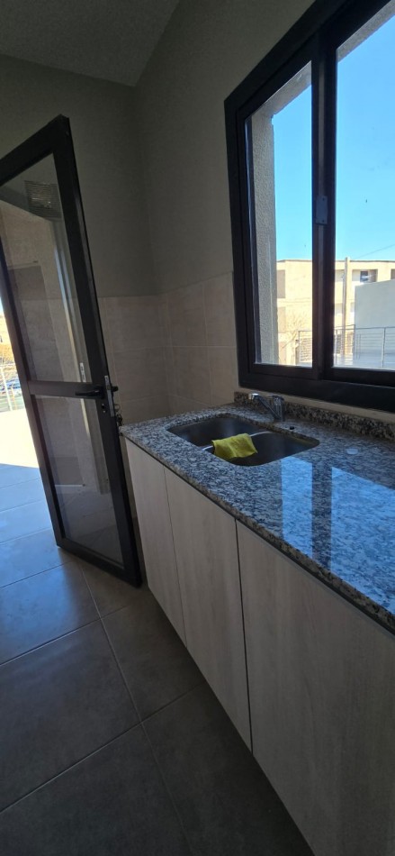 Departamento a estrenar en venta - 2 dormitorios, cochera y terraza - Rincon Veneto