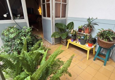 CASA EN VENTA 4 DORMITORIOS EN LA SEXTA SECCION CIUDAD DE MENDOZA.